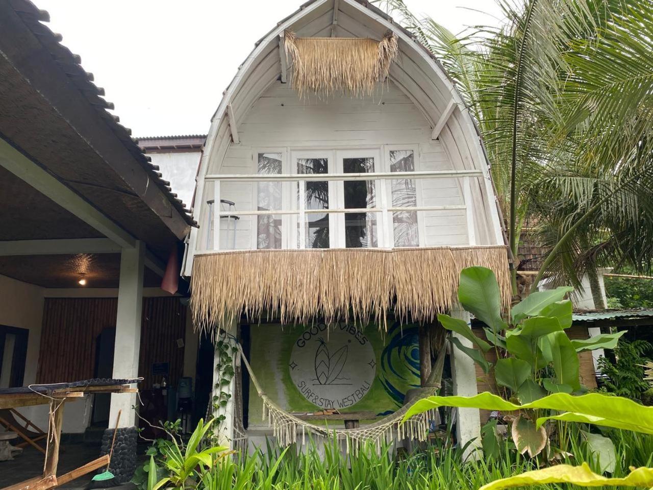 Medewi Good Vibes Stay&Surf Jembrana Esterno foto